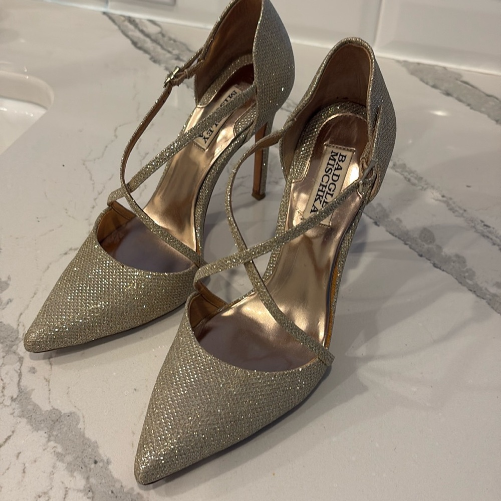Badgley Mischka gold glitter size 7 heels. 4 inch heels. Worn a few times.